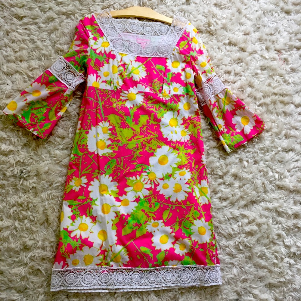 Lilly Pulitzer misses dress size S.matches daughter/sister dresses.3/4 sleeve